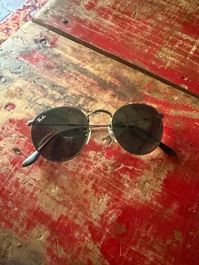 Ray-Ban Round Metal Sunglasses in Black and Silver